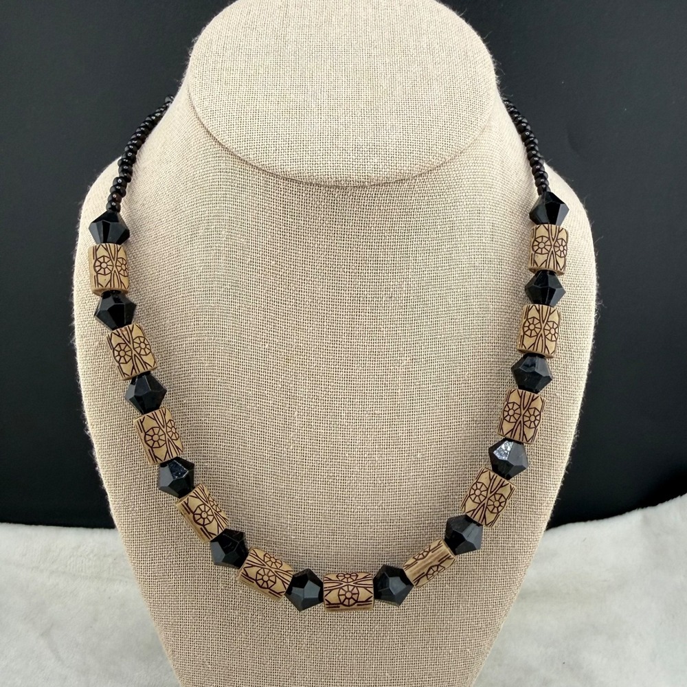 Vintage Estate Beaded Necklace Black Tan Glass Etched Floral‎ 18"